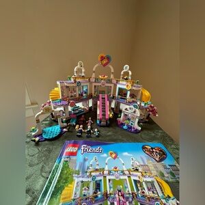 Lego Friends Heartlake City Mall (Retired set 41450)